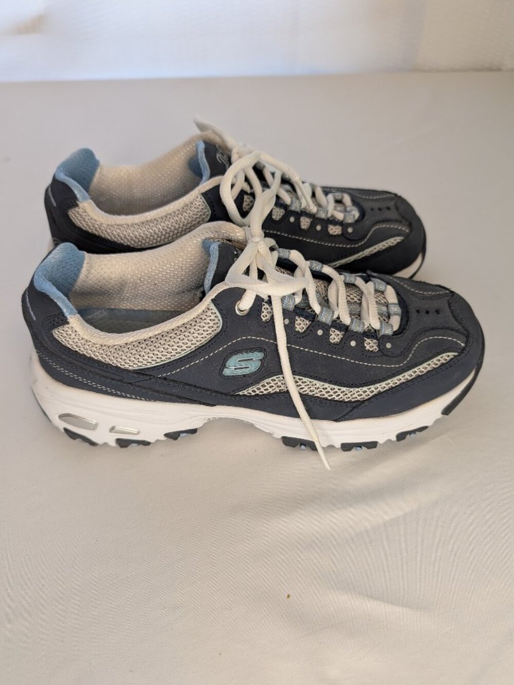 Skechers Sneakers 7.5 Wide Fit Blue/White Tennis Shoes Air Cooled Memory Foam
